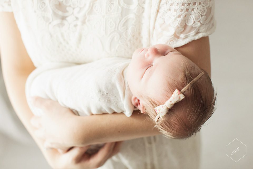 brentwood-tn-newborn-photographer- mom holding newborn