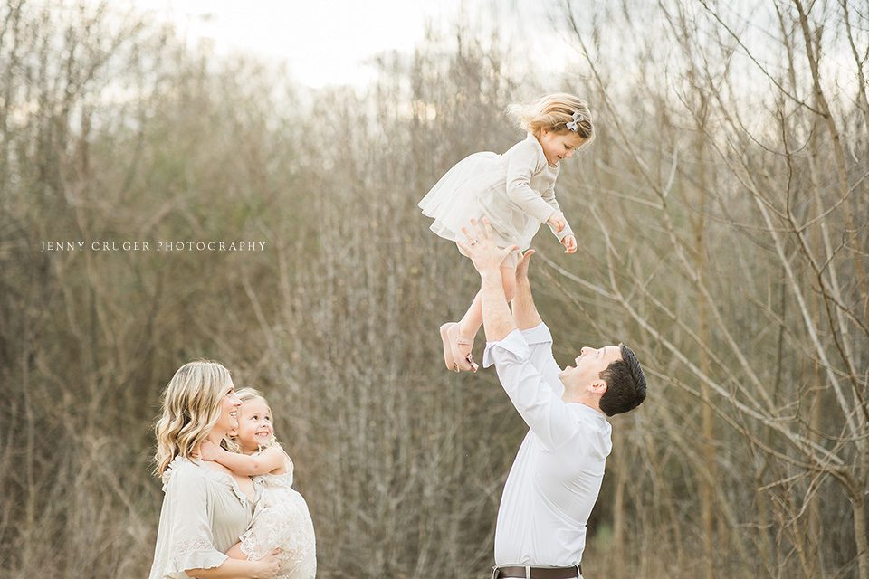 nashville spring family sessions with kids in field 